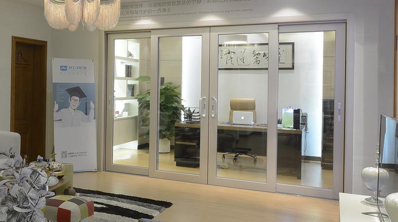 選擇鋁合金推拉門的需要注意什么？亞材門窗告訴你