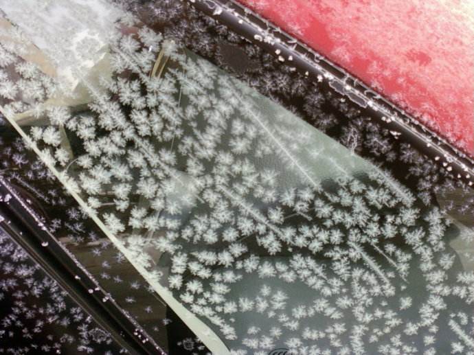 冬天門窗總結(jié)雪花，處理方法你知道多少個？