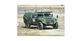 江蘇點焊機(jī)器人廠家為東風(fēng)猛士裝甲車制造焊接設(shè)備！